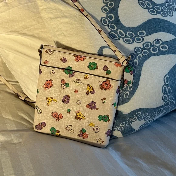 Coach Kitt Floral Crossbody leather Bag - Cream - Picture 2 of 6
